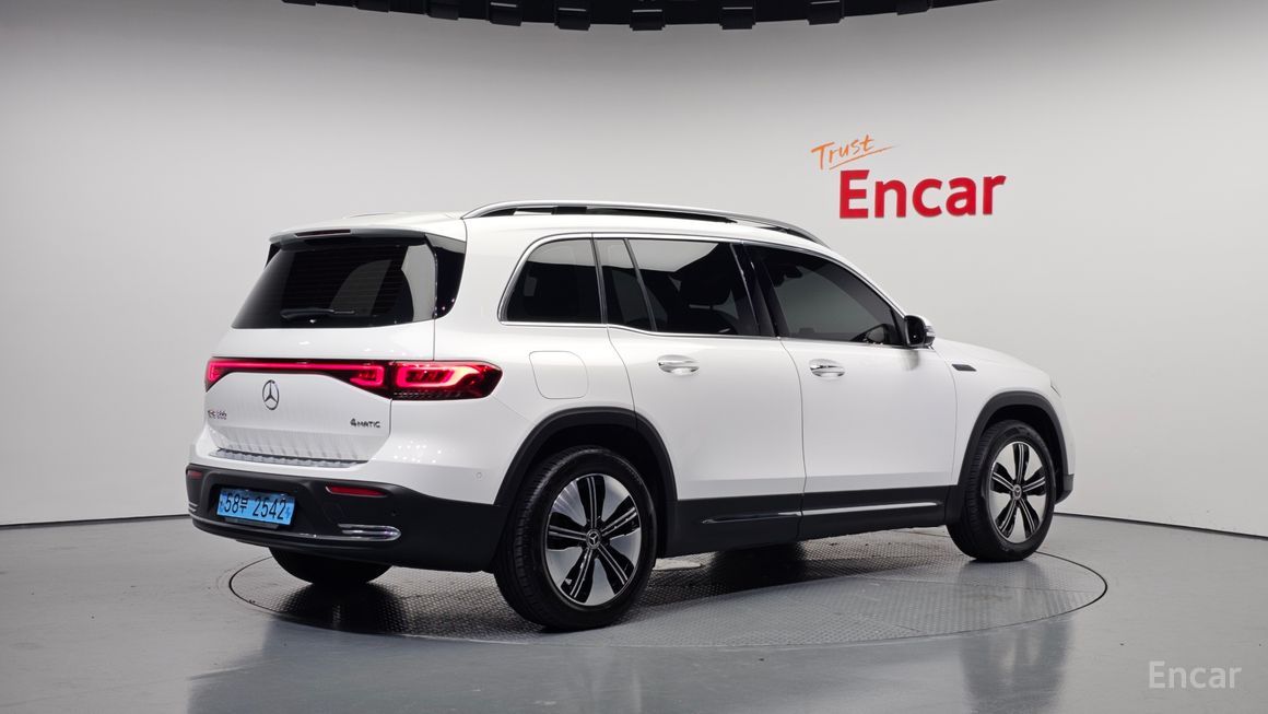 Mercedes-Benz EQB - фото 1