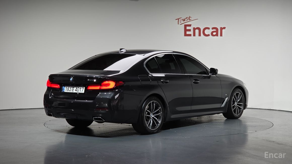 BMW 5 Series - фото 1