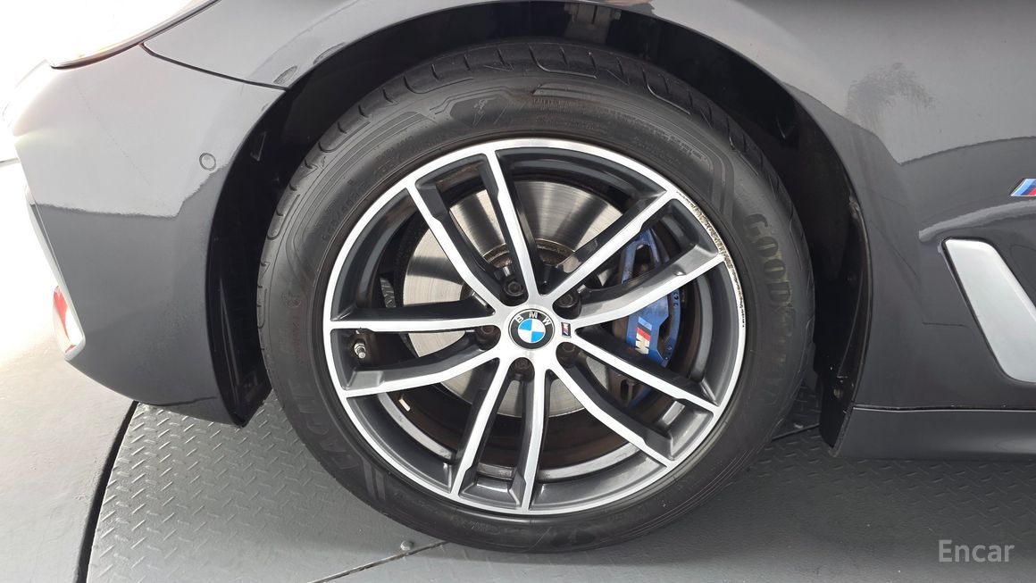 BMW 5 Series - фото 4