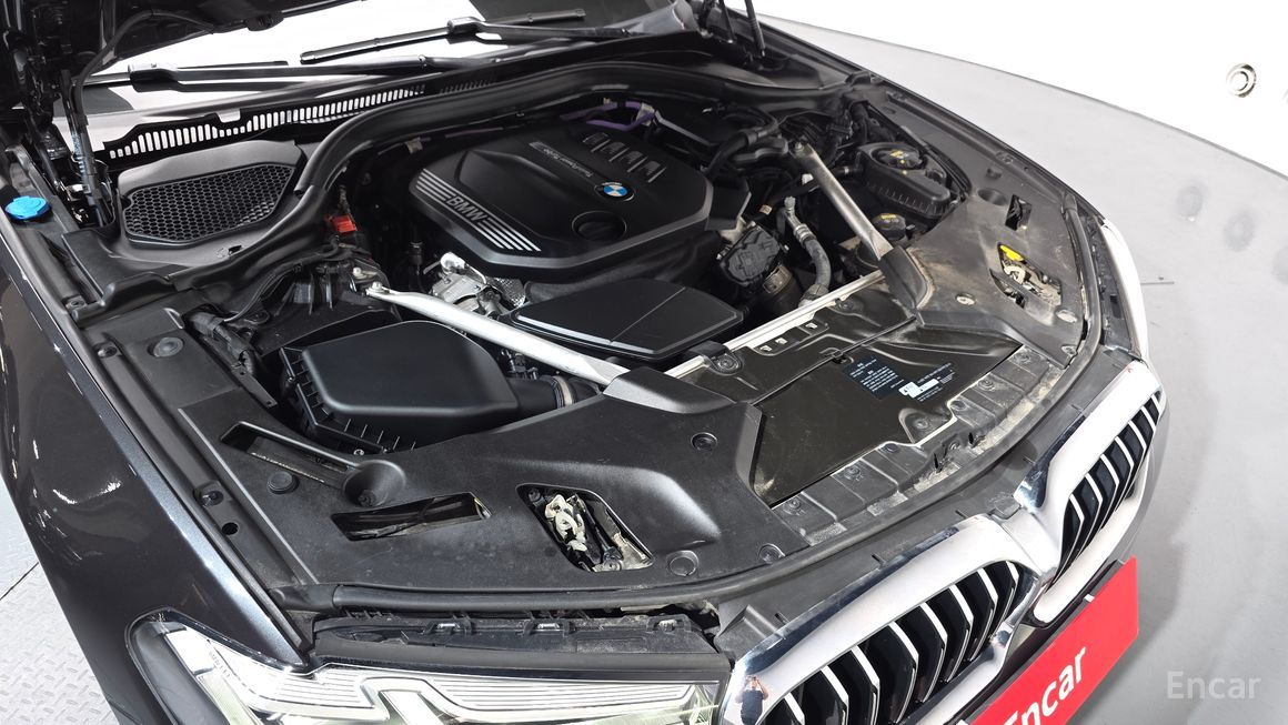 BMW 5 Series - фото 5