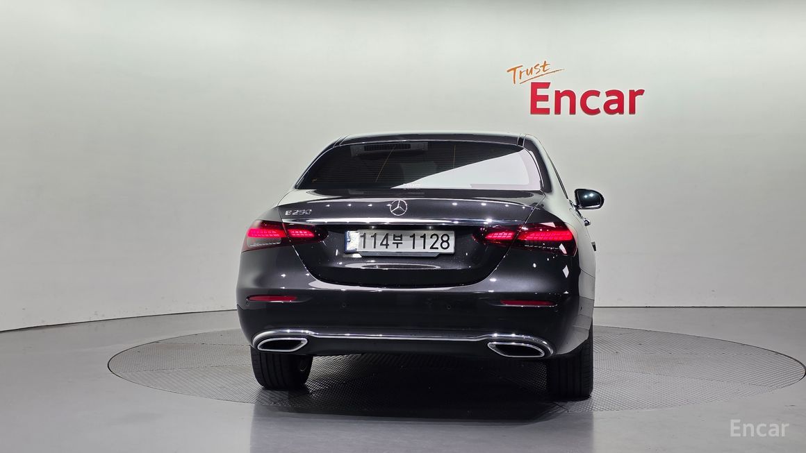 Mercedes-Benz E-Class - фото 3