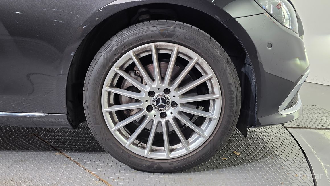 Mercedes-Benz E-Class - фото 4