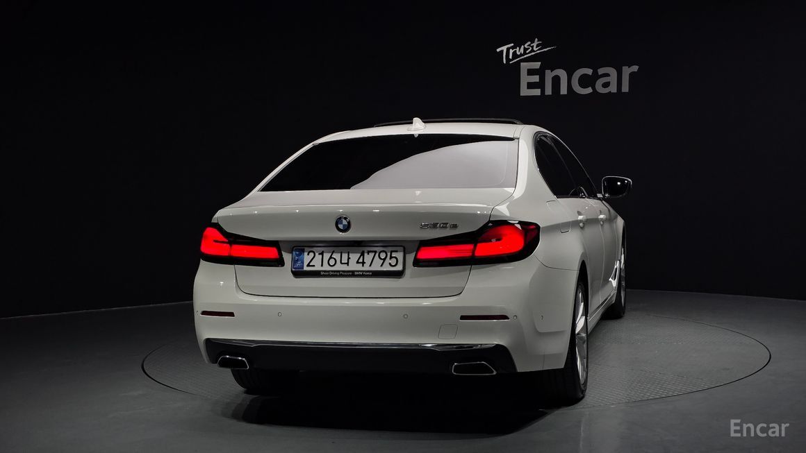 BMW 5 Series - фото 3