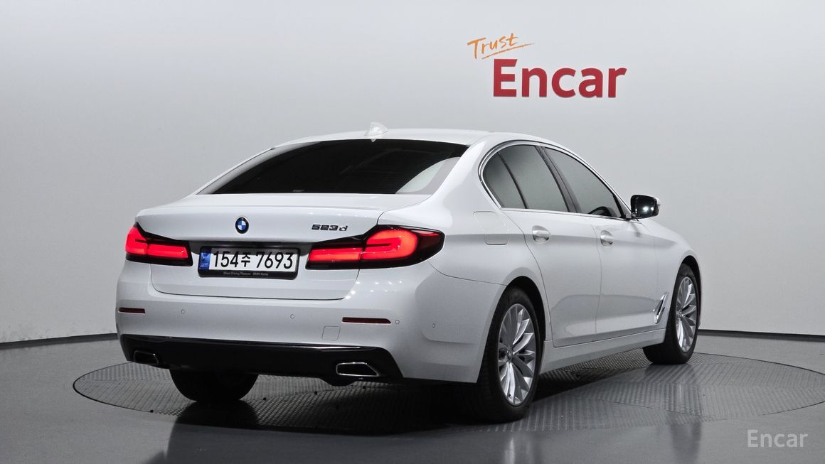 BMW 5 Series - фото 1