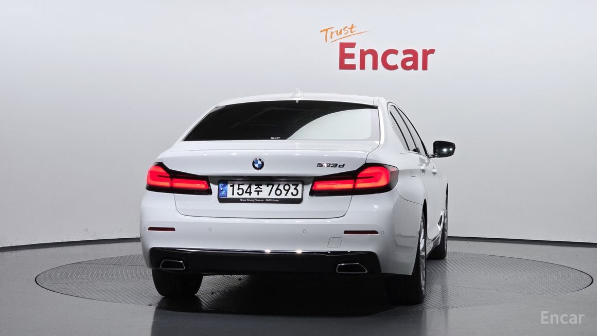 BMW 5 Series - фото 3