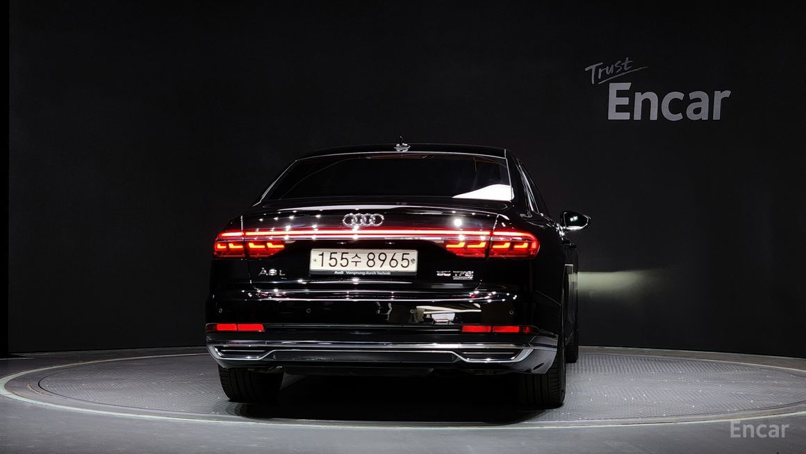 Audi A8 - фото 3