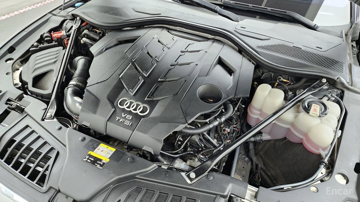 Audi A8 - фото 5