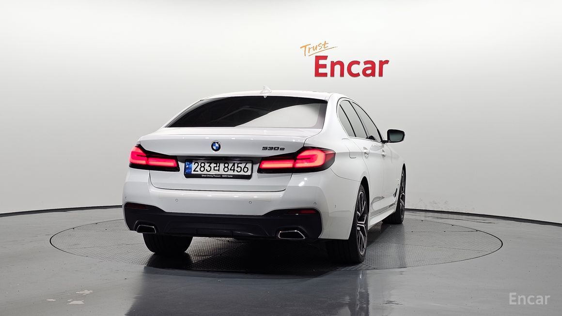 BMW 5 Series - фото 3