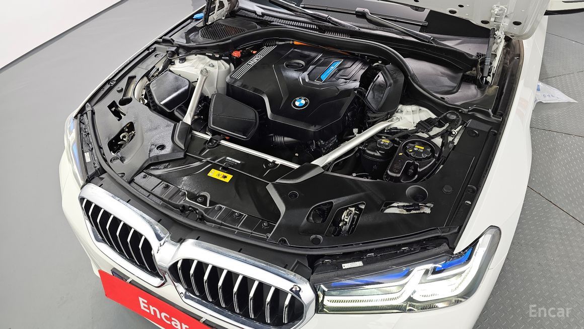 BMW 5 Series - фото 5