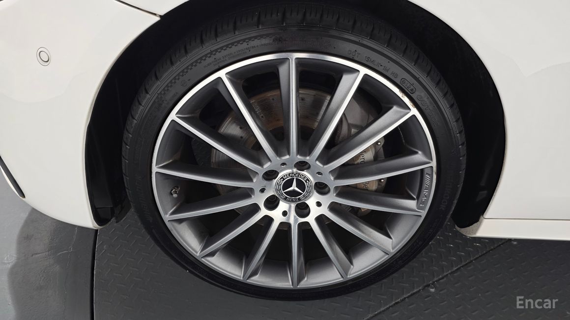 Mercedes-Benz E-Class - фото 4