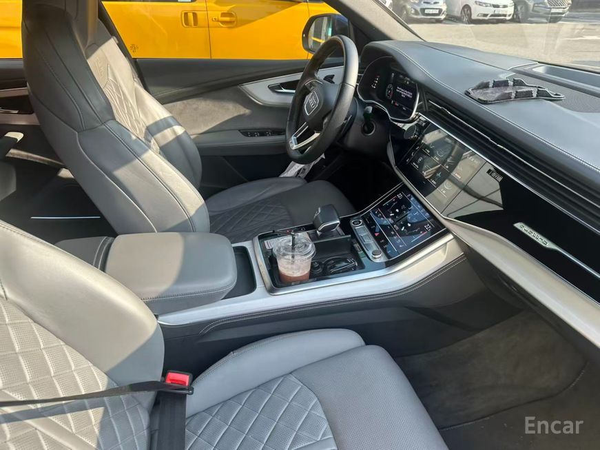 Audi Q8 - фото 4