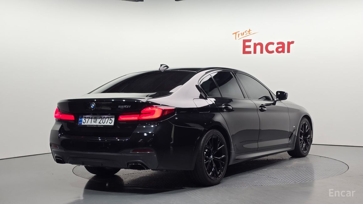 BMW 5 Series - фото 1