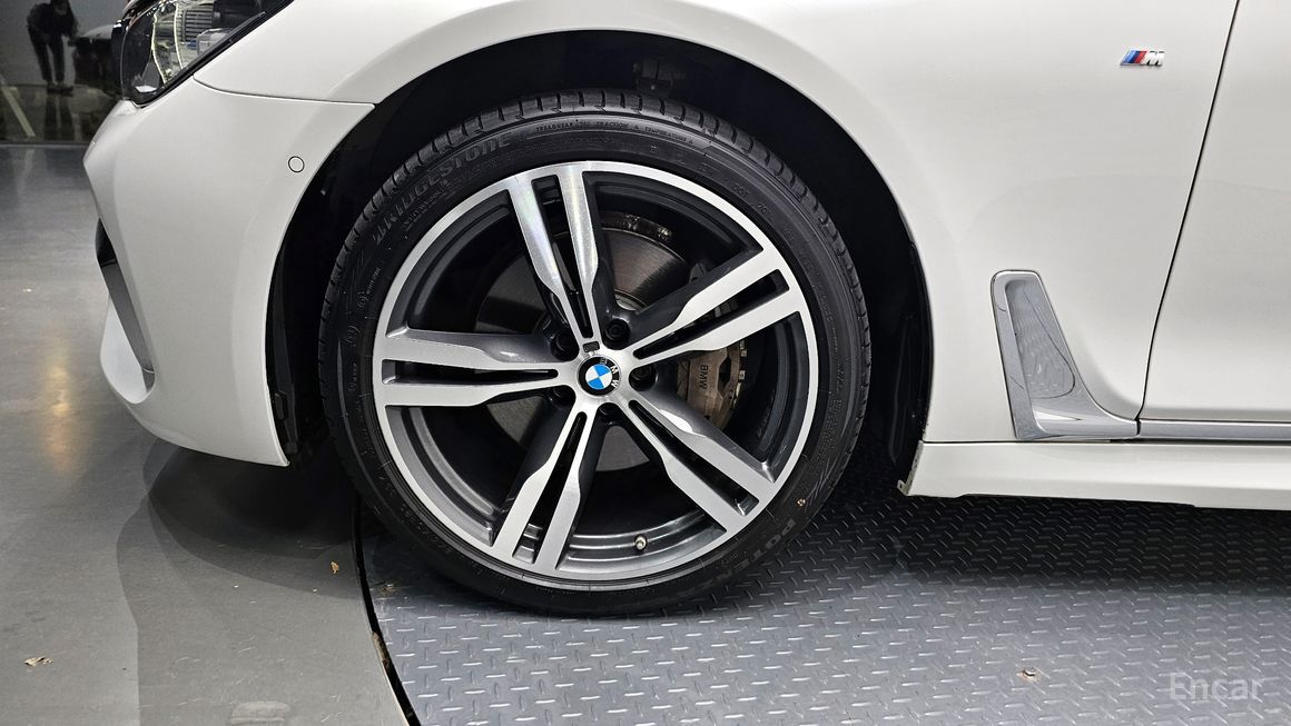 BMW 7 Series - фото 4
