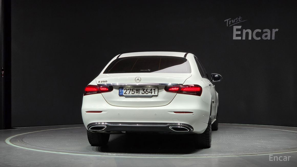 Mercedes-Benz E-Class - фото 3