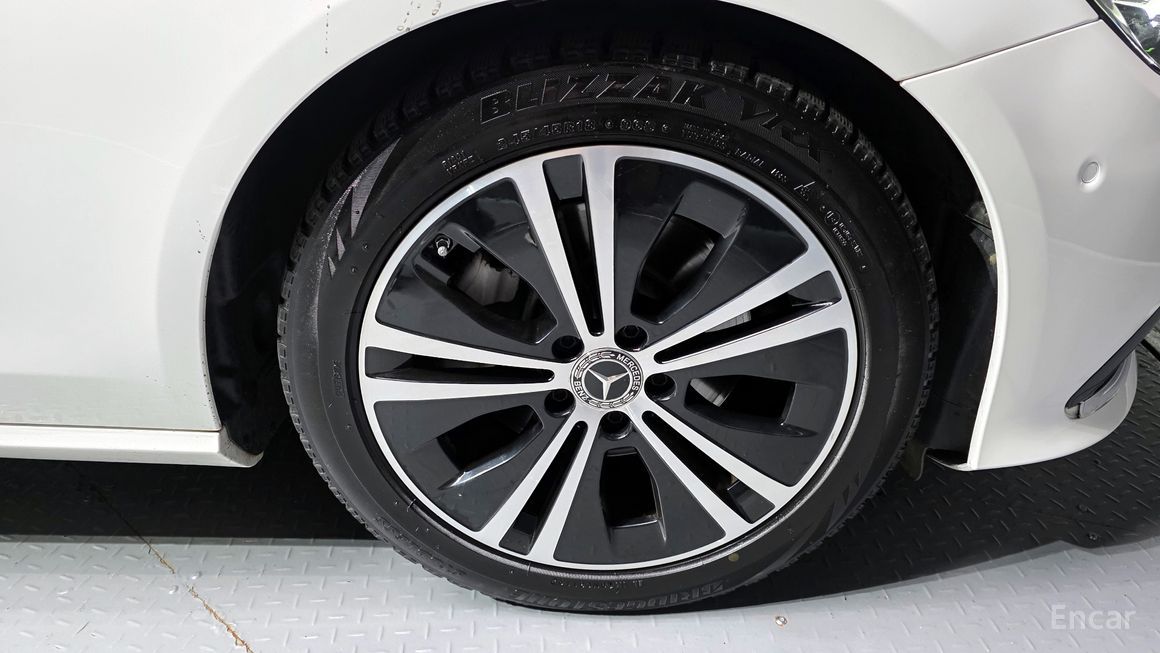 Mercedes-Benz E-Class - фото 4