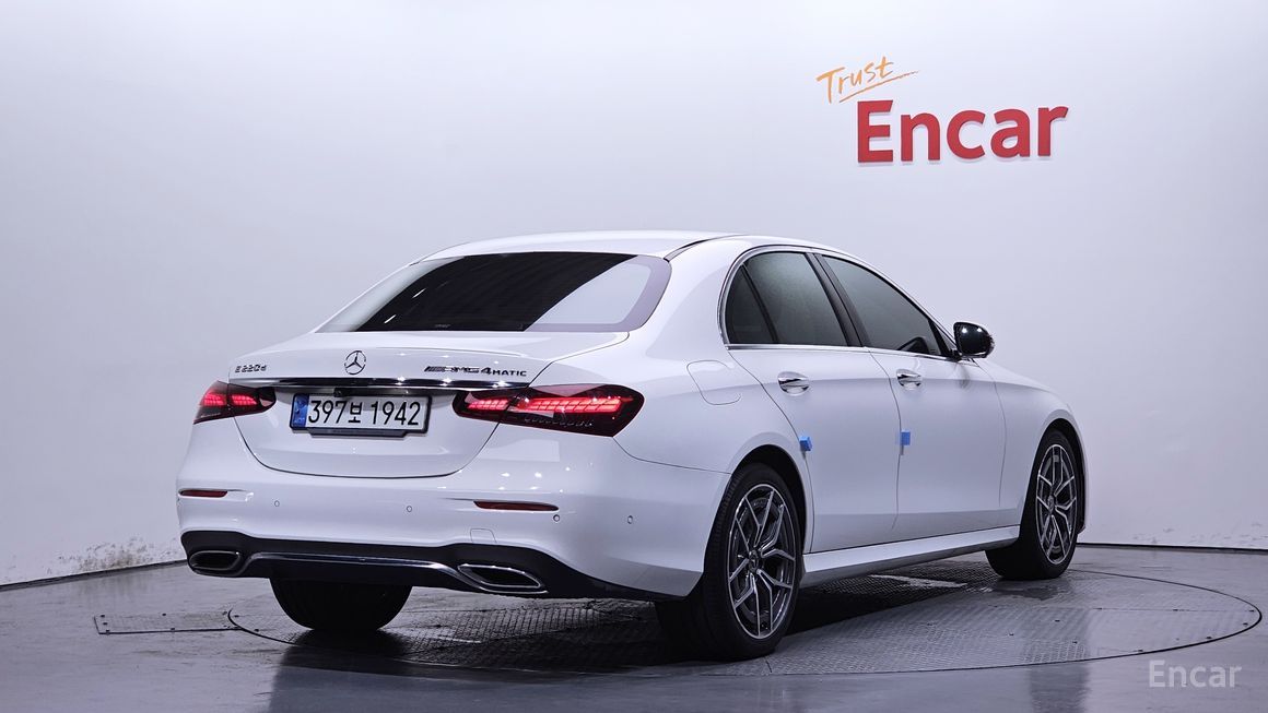 Mercedes-Benz E-Class - фото 1