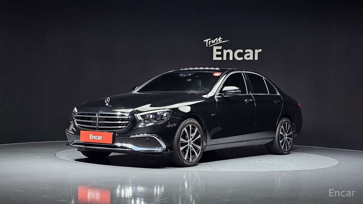 Mercedes-Benz E-Class - фото 0