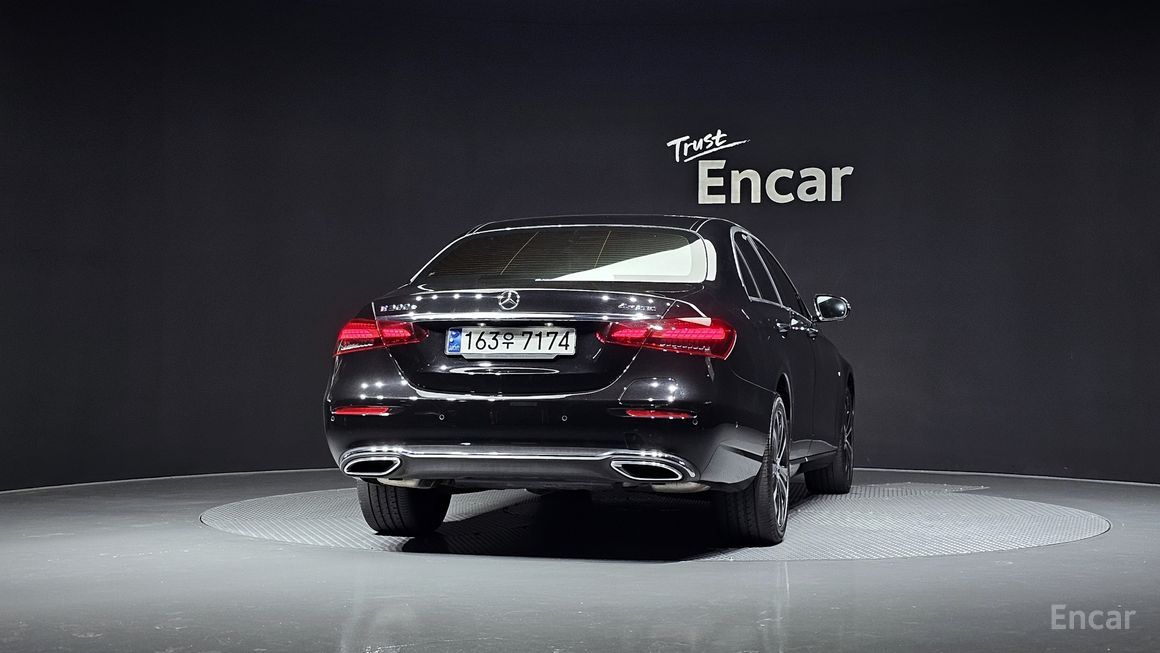 Mercedes-Benz E-Class - фото 3