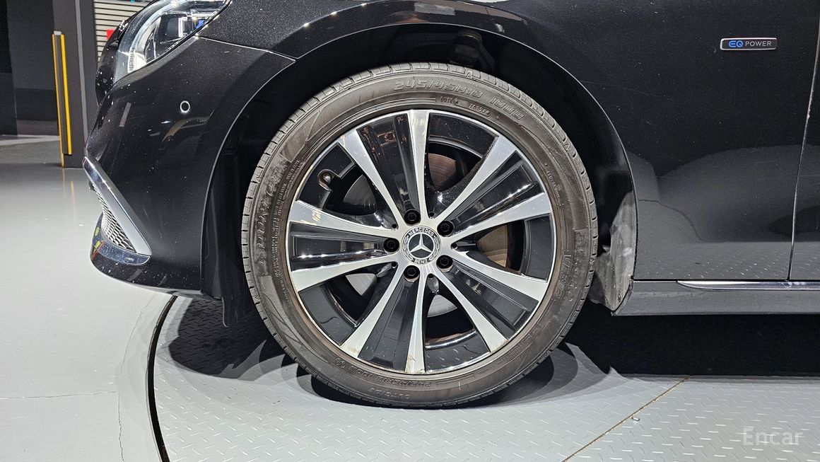 Mercedes-Benz E-Class - фото 4