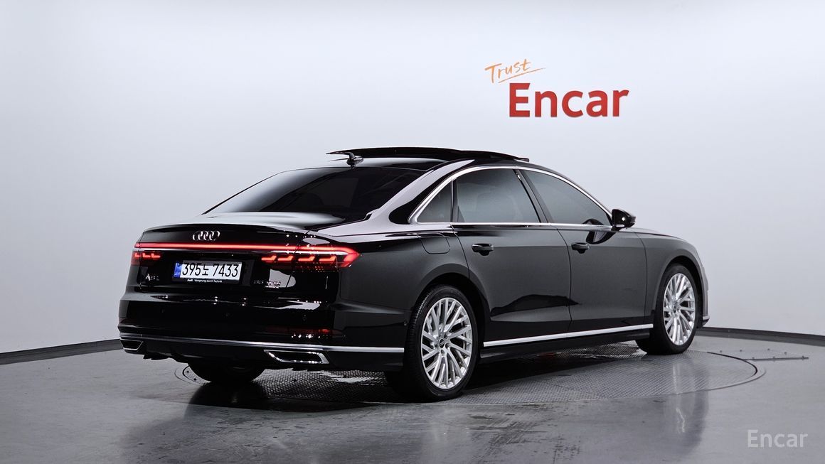 Audi A8 - фото 1