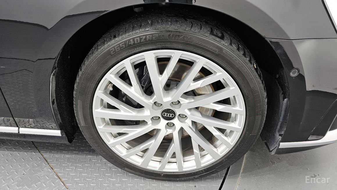 Audi A8 - фото 4