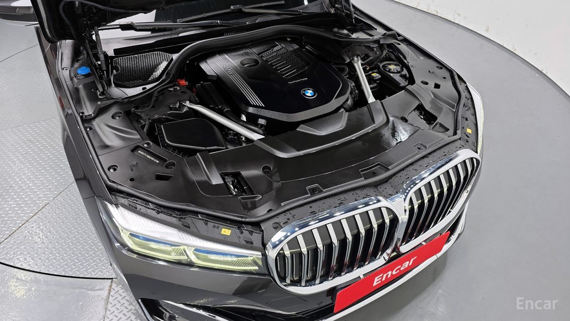 BMW 7 Series - фото 5