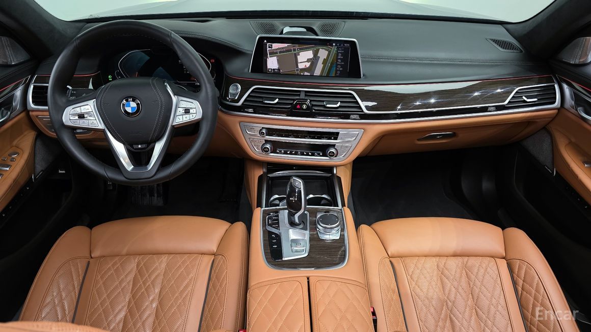 BMW 7 Series - фото 6