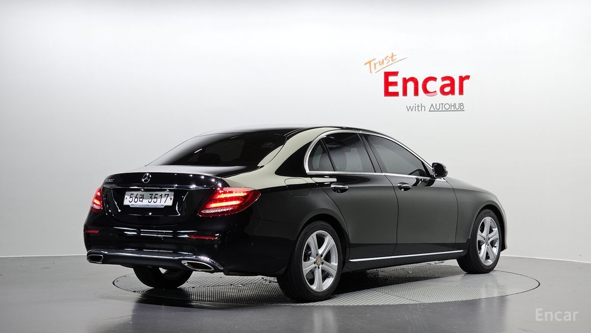 Mercedes-Benz E-Class - фото 1