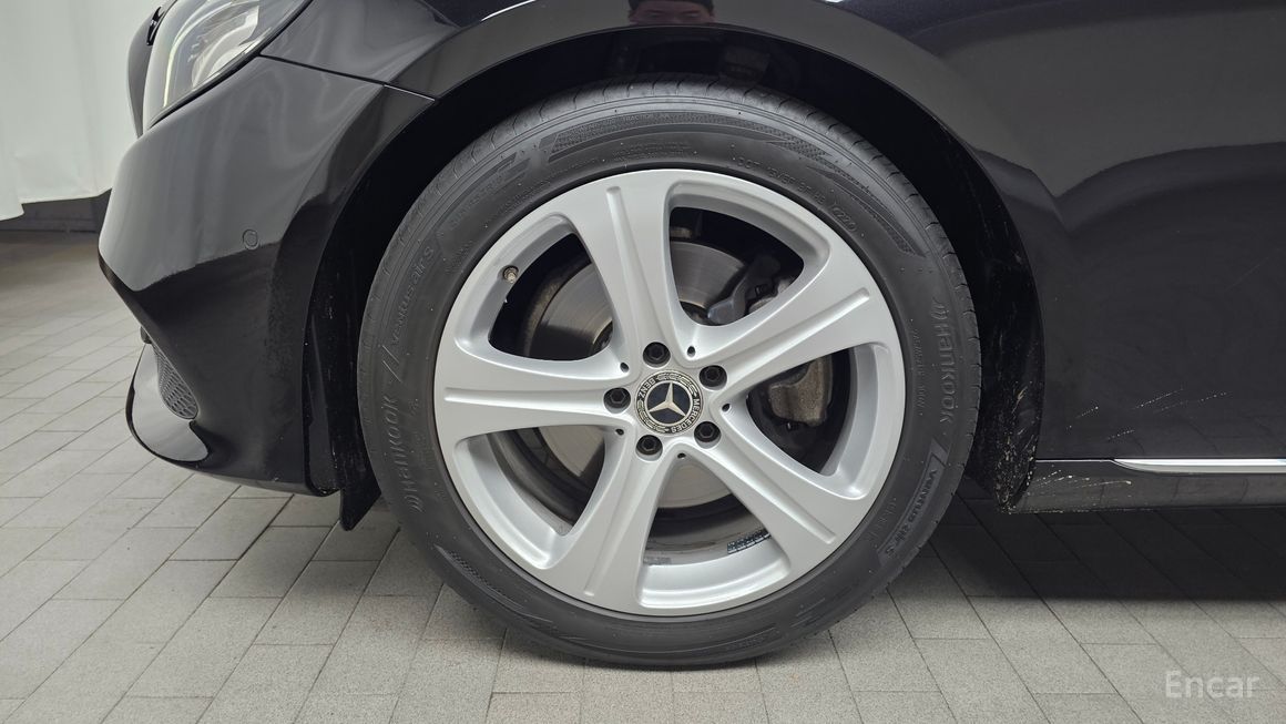 Mercedes-Benz E-Class - фото 4