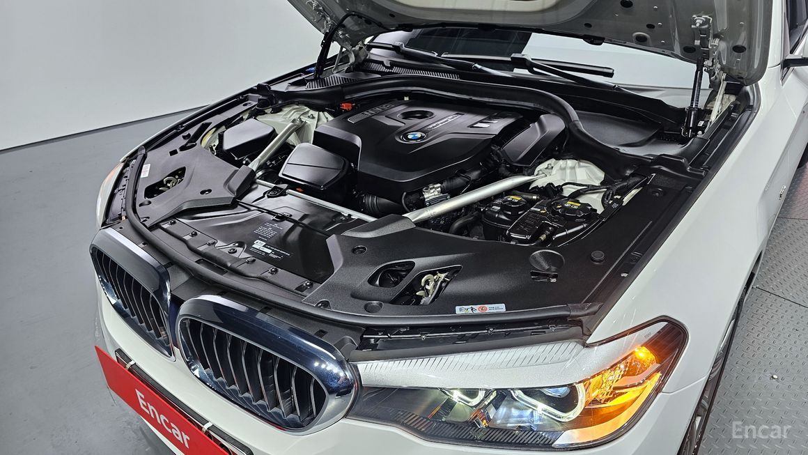 BMW 5 Series - фото 5