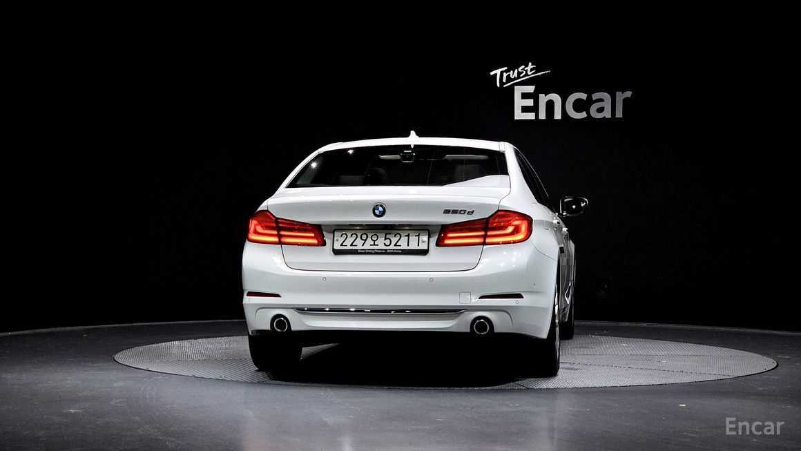 BMW 5 Series - фото 3