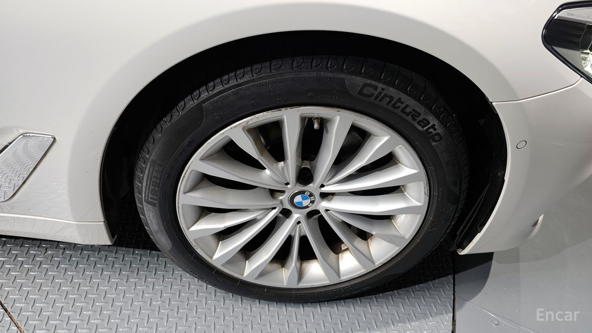 BMW 5 Series - фото 4