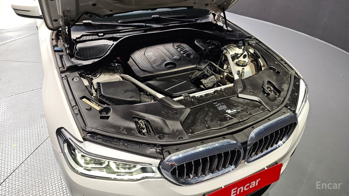 BMW 5 Series - фото 5