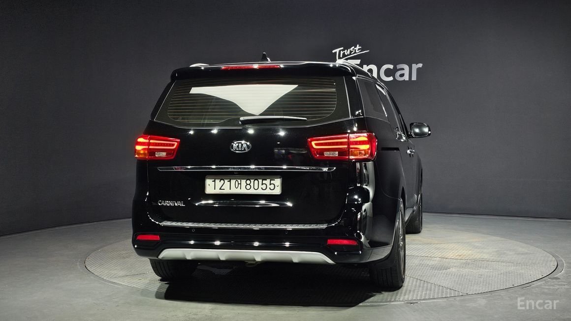 Kia Carnival - фото 3
