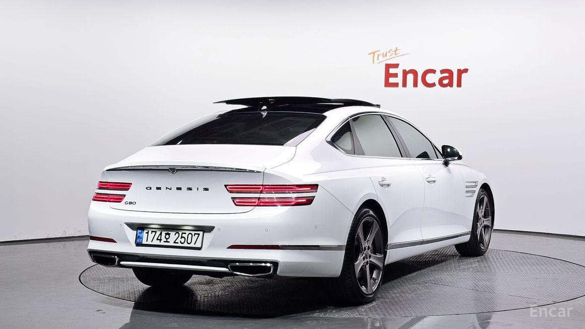 Genesis G80 - фото 1