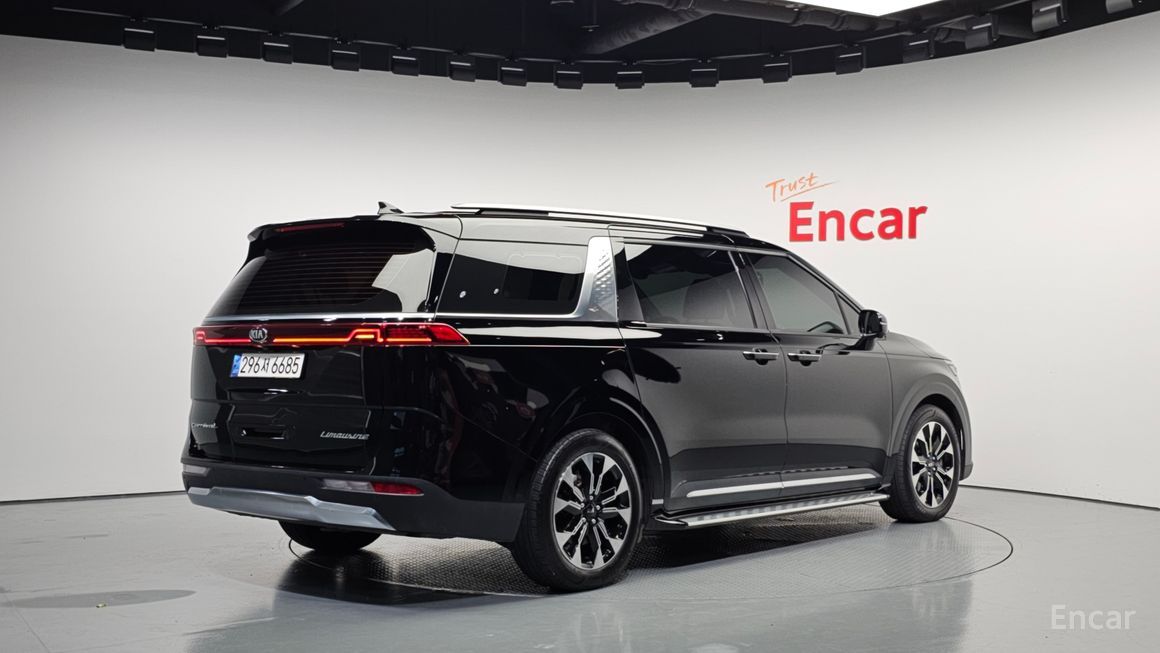 Kia Carnival - фото 1