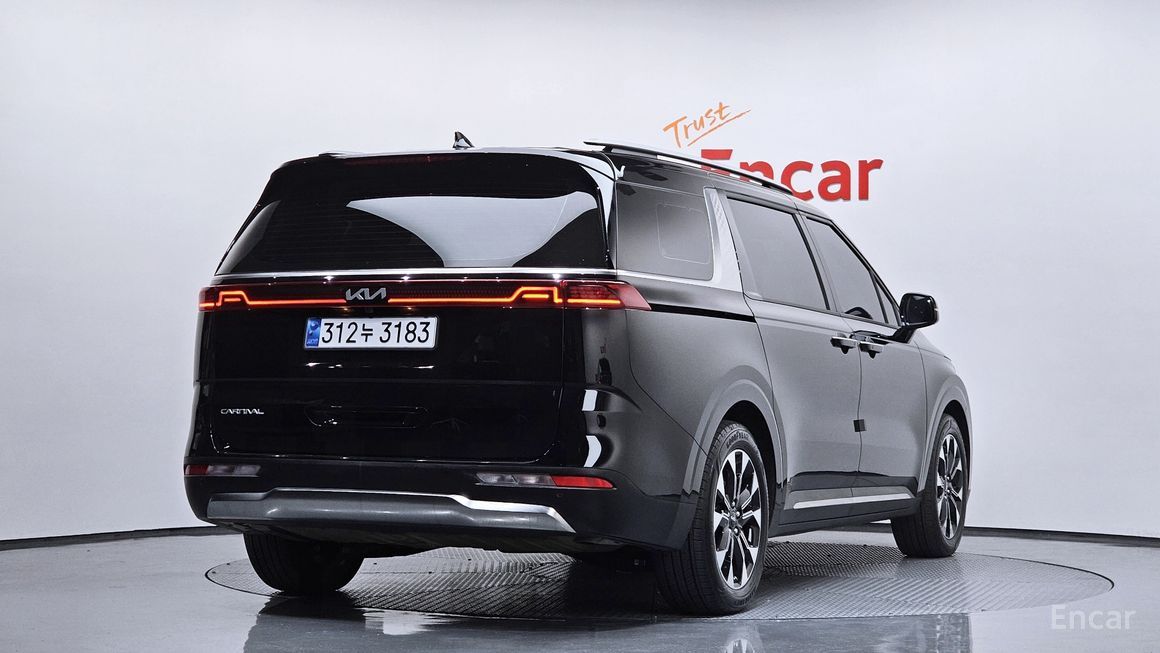 Kia Carnival - фото 1