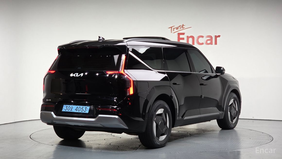 Kia EV9 - фото 1