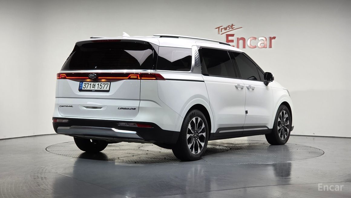 Kia Carnival - фото 1