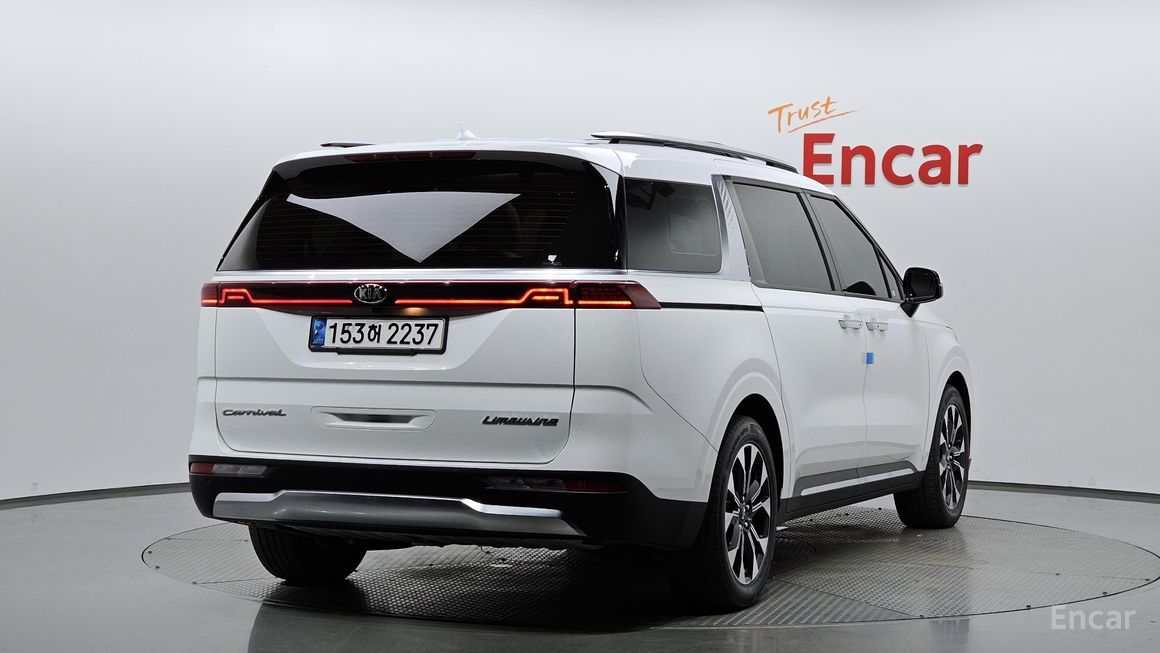 Kia Carnival - фото 1