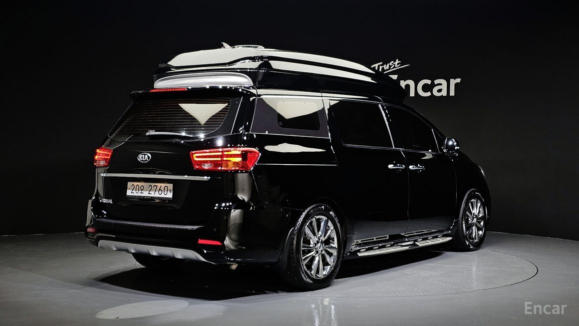 Kia Carnival - фото 1
