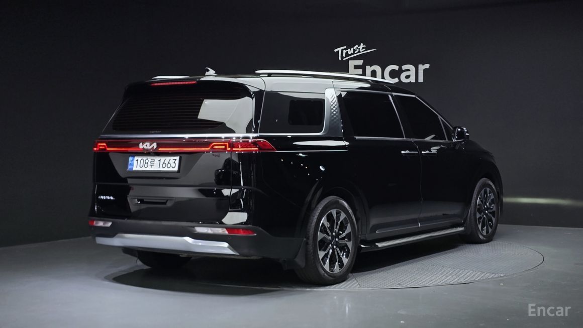 Kia Carnival - фото 1