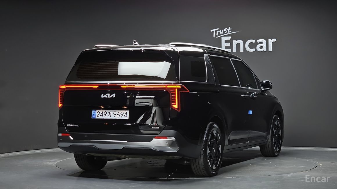 Kia Carnival - фото 1