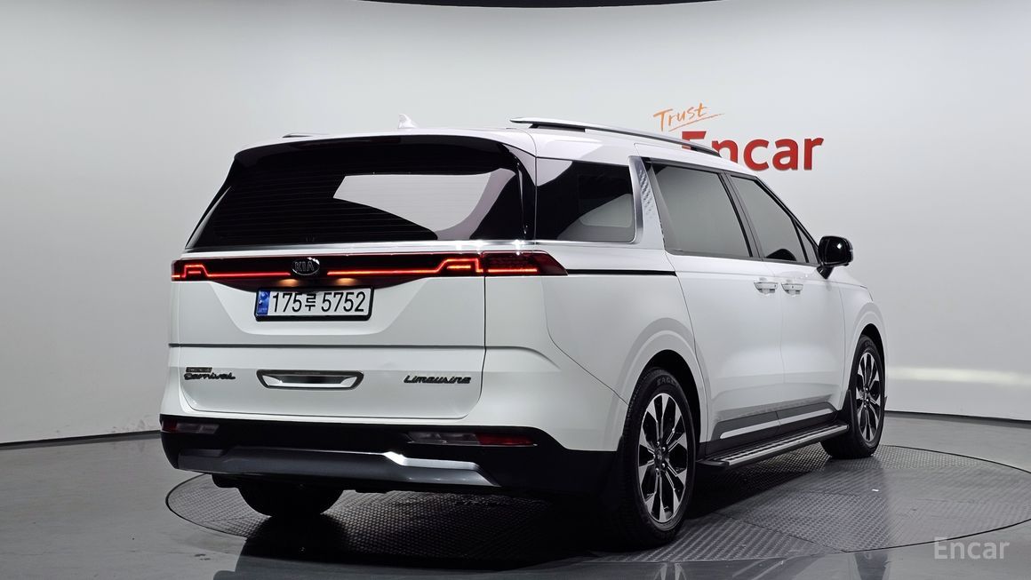 Kia Carnival - фото 1