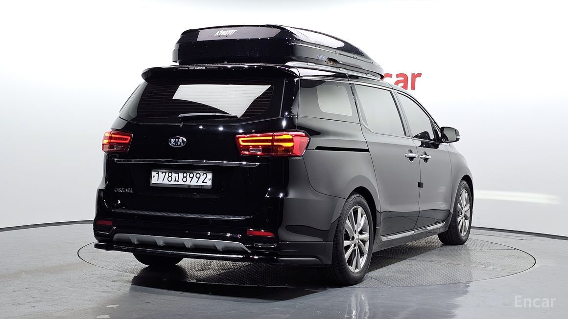 Kia Carnival - фото 1