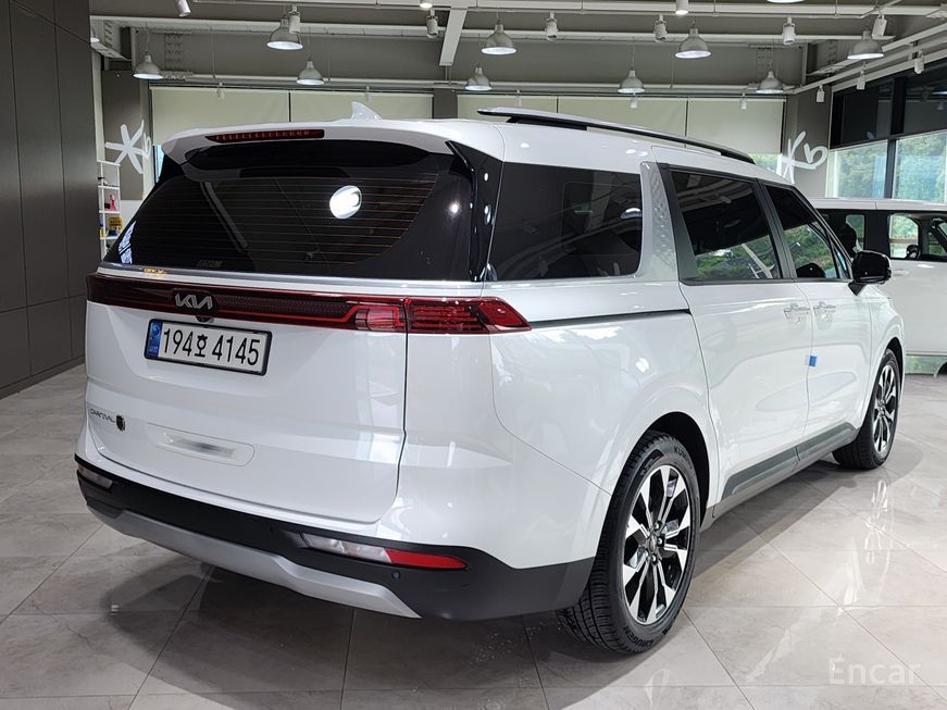 Kia Carnival - фото 2