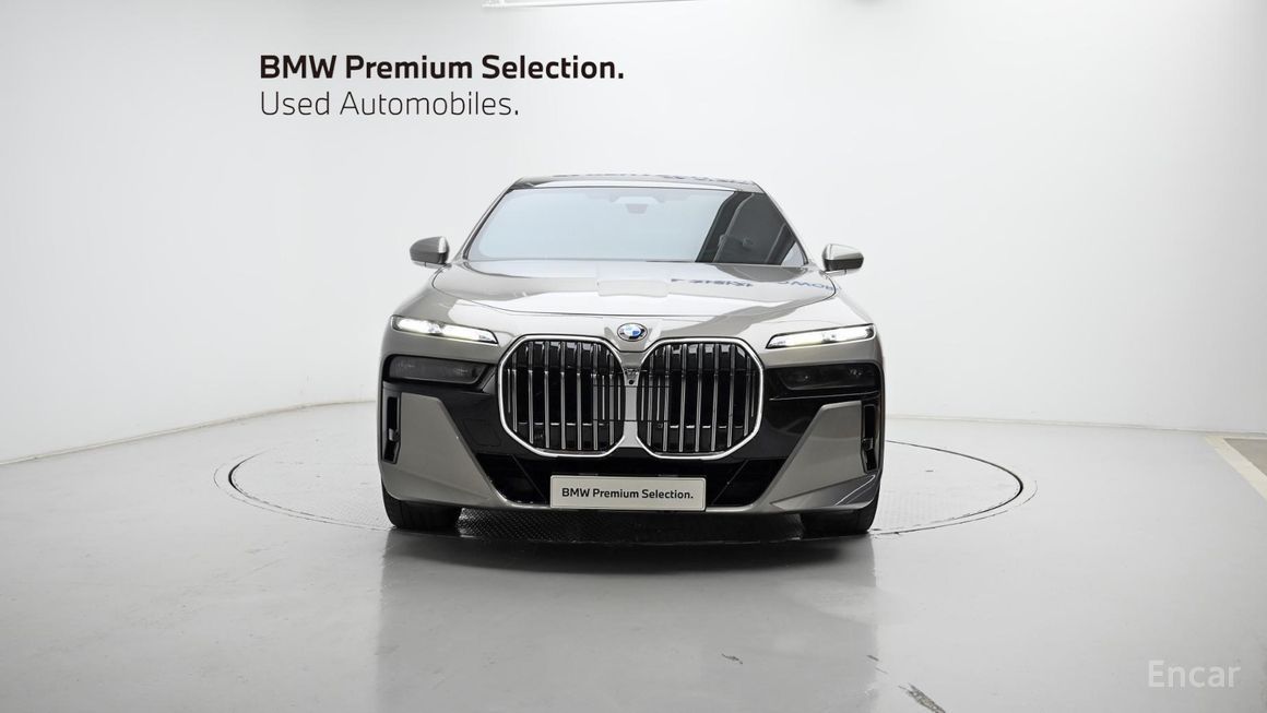 BMW 7 Series - фото 2