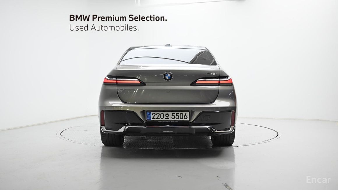 BMW 7 Series - фото 3