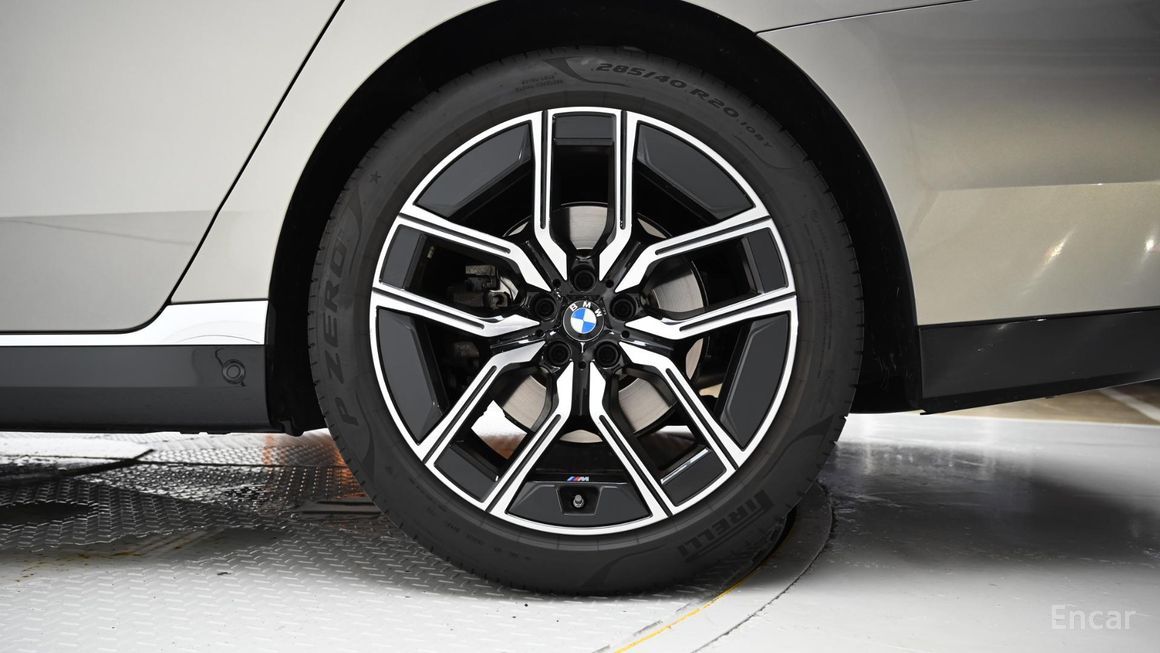 BMW 7 Series - фото 4