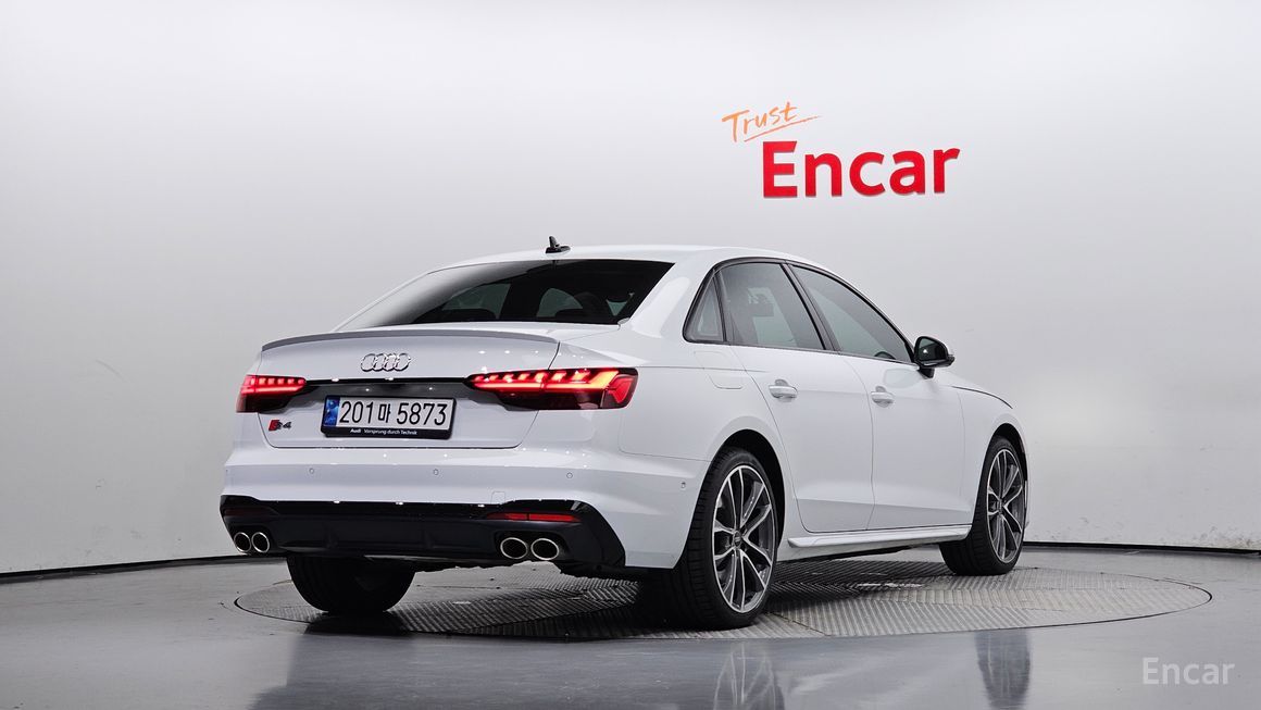 Audi S4 - фото 1